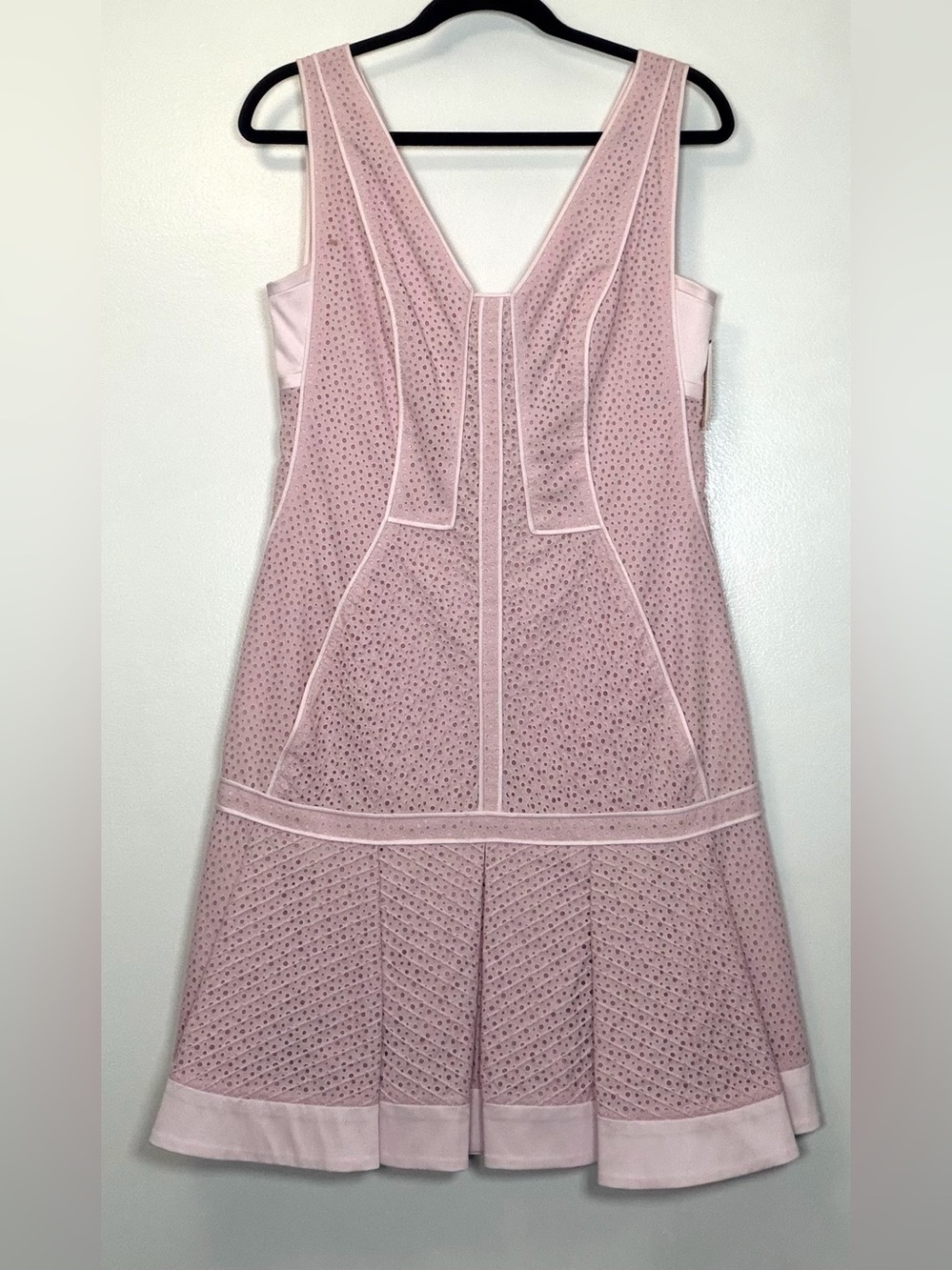 🆕 J. Mendel Women’s Pink Sleeveless Eyelet Dress